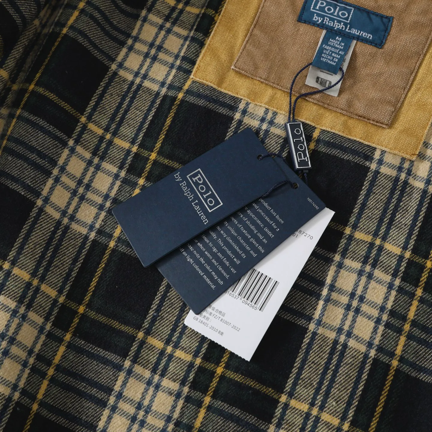 P490 #R13 Ralph Lauren Polo Country Hunting Heavy Industry Second-hand Jacket POLO Ralph Lauren 25th Spring New Casual Splicing Versatile Jacket WMPOOTWN Top is light and soft to wear, which is also a very popular Barn style recently. The version is very correct, comfortable to wear and has a sense of style at the same time. The splicing details are also very exquisite. The 100% pure cotton has just the right hardness and is not that stiff!! It is a very outstanding piece, and the texture and fit can be seen immediately on the upper body. This collection is fantastic, both in design and fabric. Retro and timeless Color: Khaki Size: M-XXL M: Bust 120 Length 72 Sleeve length 62 Shoulder width 49 L: Bust 124 Length 74 Sleeve length 63 Shoulder width 50